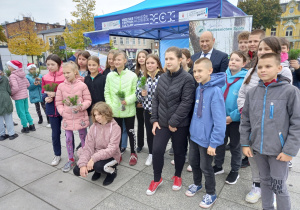 Uczniowie z Panem Marcinem Witko Prezydentem Miasta Tomaszowa Mazowieckiego